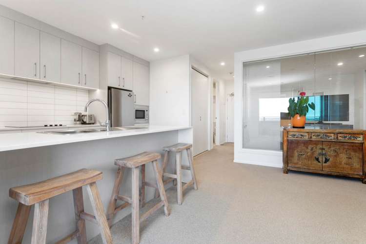 702/6 Waikumete Road Glen Eden_5