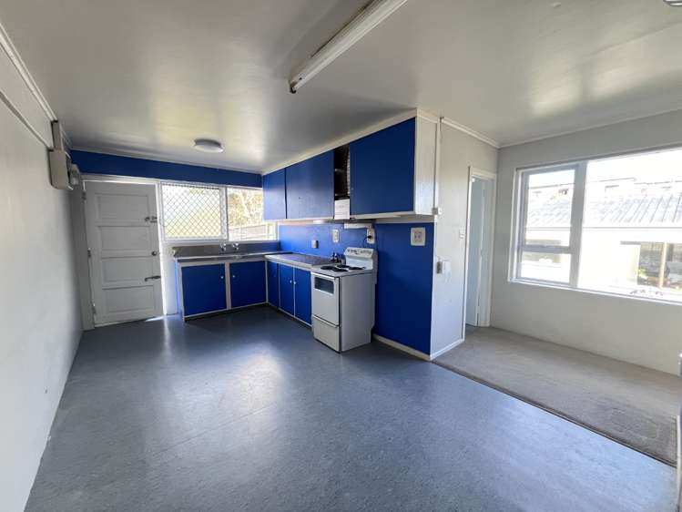 2/25 Martin Avenue (Top Floor) Mount Albert_2
