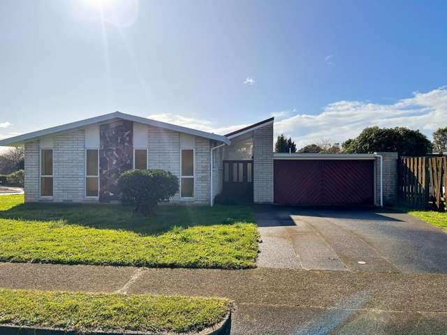 4 BEDROOMS - TE PUKE