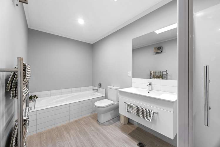 42 Tippet Crescent Wigram_15