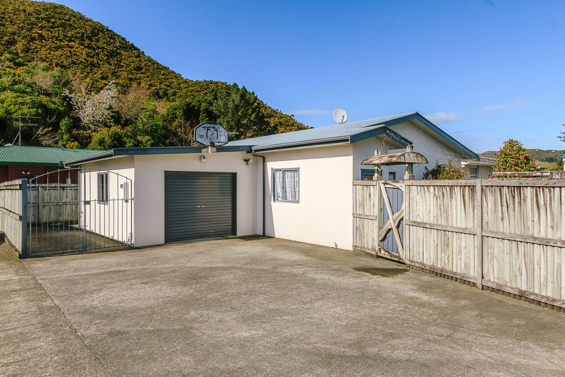 2/402 Cambridge Terrace Naenae Lower Hutt City Houses for Sale