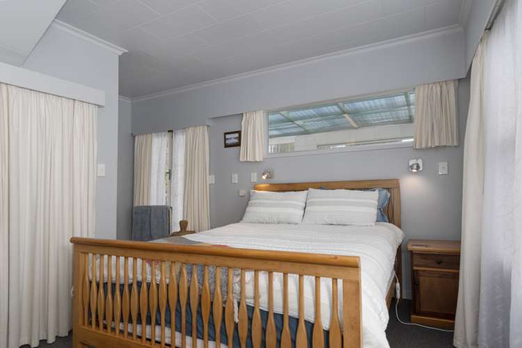 10 Roretana Drive Athenree_11