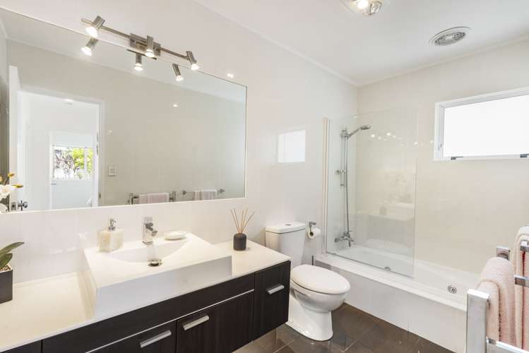 100 Bramley Drive Farm Cove_18