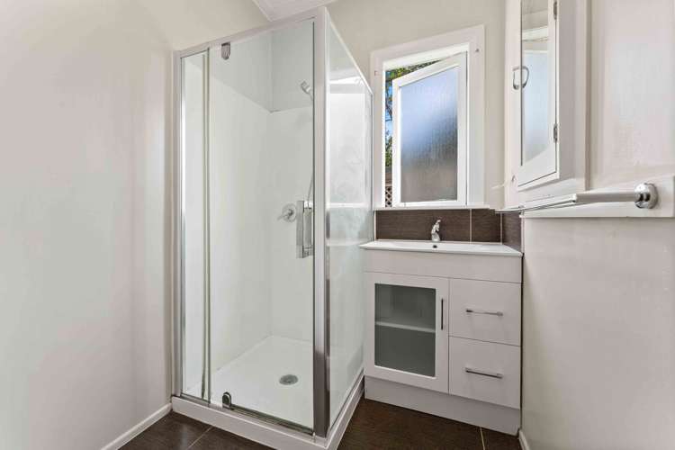 1/108 Porchester Road Papakura_5