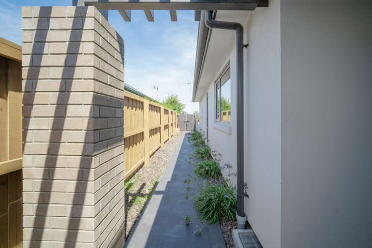 21 Farnborough Way Rolleston_1