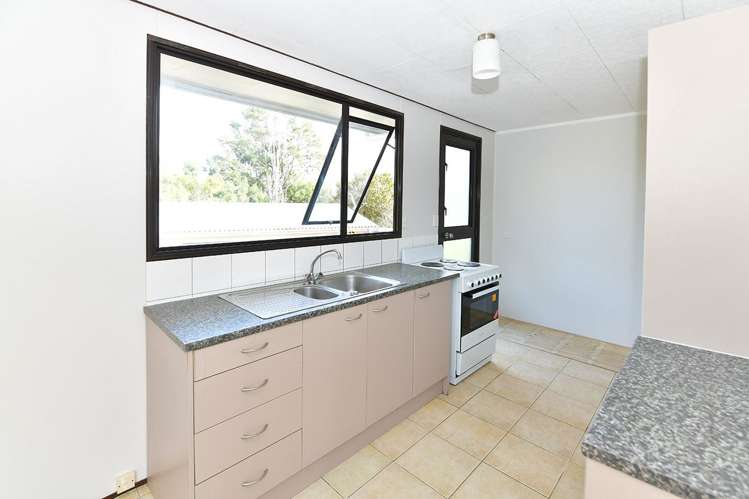 10 Shadon Place Stanmore Bay_10