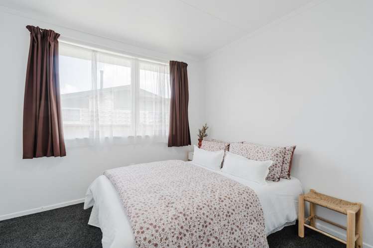 12 & 12A Oban Avenue Glenview_13