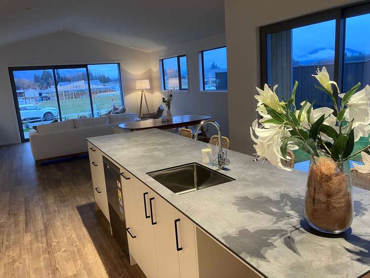 44 Doug Ledgerwood Drive Wanaka_2