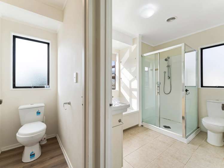 61 Charntay avenue Clover Park_12