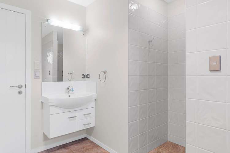 22 Paradise Point Place One Tree Point_16