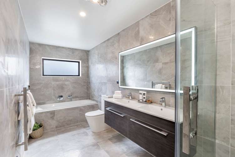 6 Canoe Lane Riverhead_17