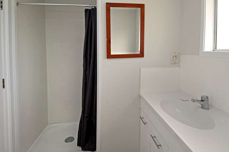 1/81a Flanshaw Road Te Atatu South_8