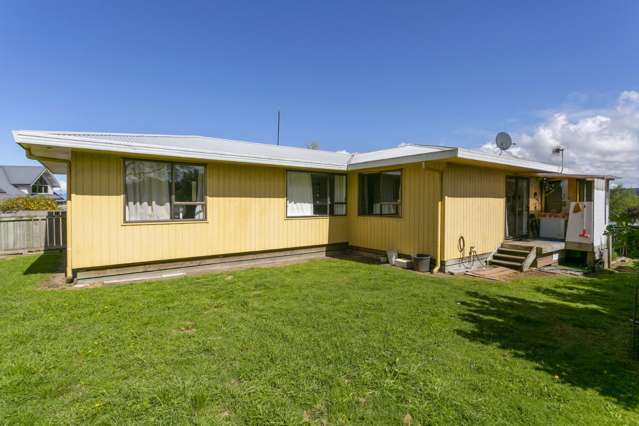 Family Home in Prime Hilltop Location