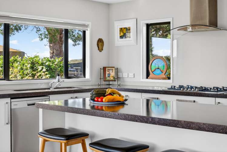 701 River Road Otane_15