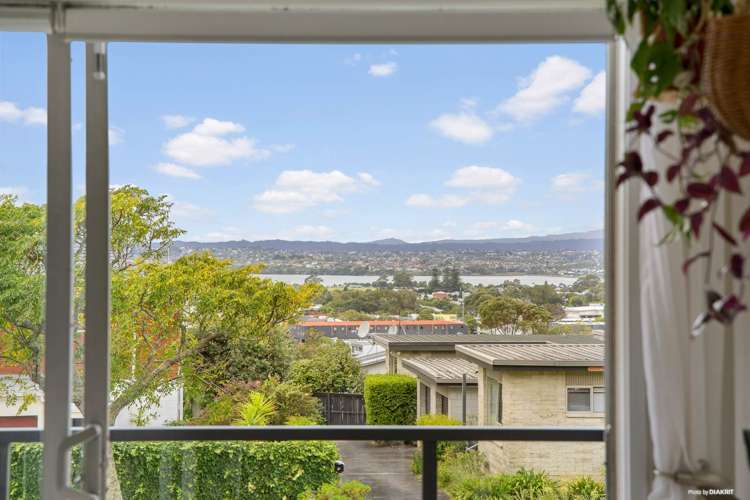 2/9 Strong Street Saint Johns_12