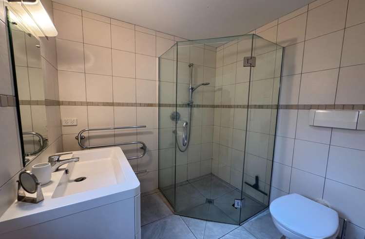 10/25 The Strand Onetangi_11