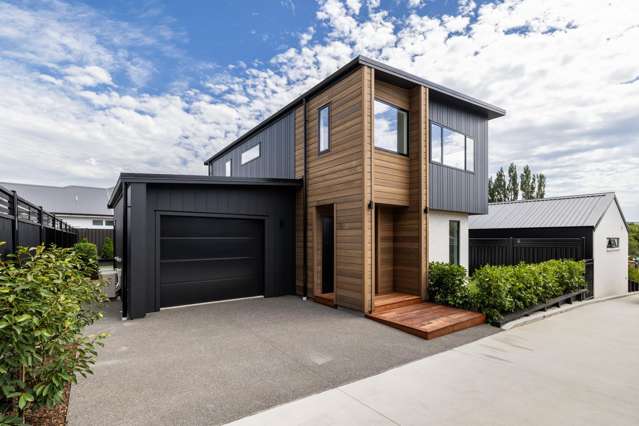 New executive townhouse, refined Village living