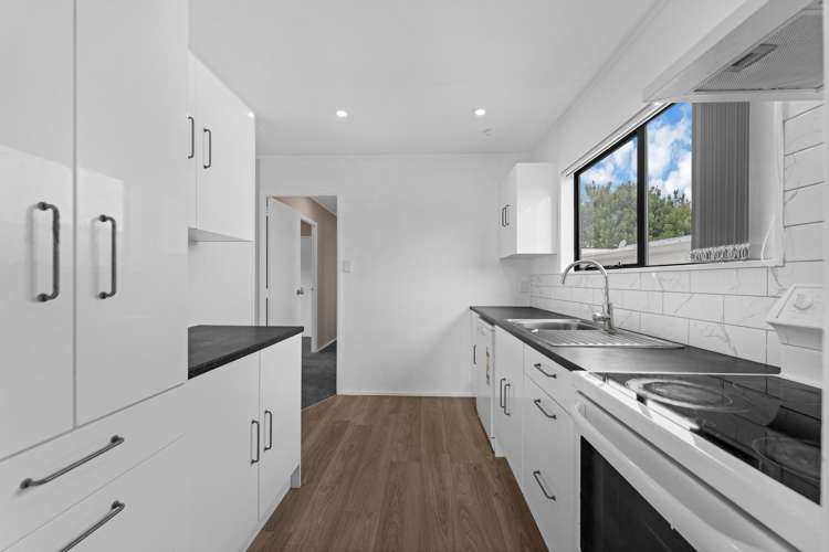 2/81 Harmel Road Glendene_7