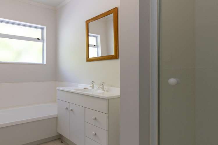 8 Haines Grove Taupo_16