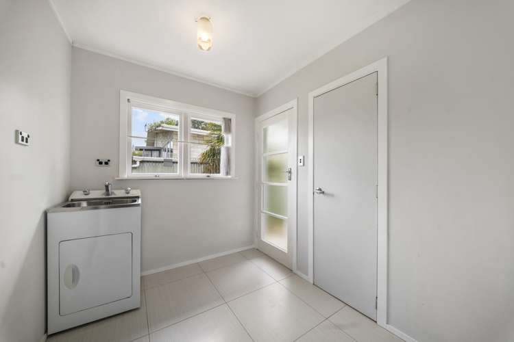 8 Nandana Drive Glen Eden_15