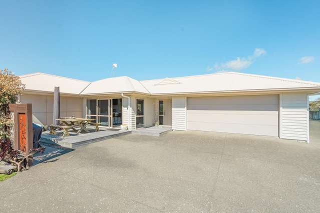 Spacious, affordable home near Waiotahe Beach