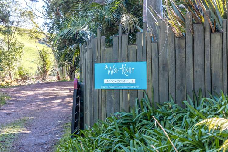16 Te Makiri Road Onetangi_1
