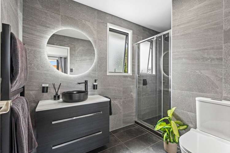 20 Greenbough Lane Greenhithe_16