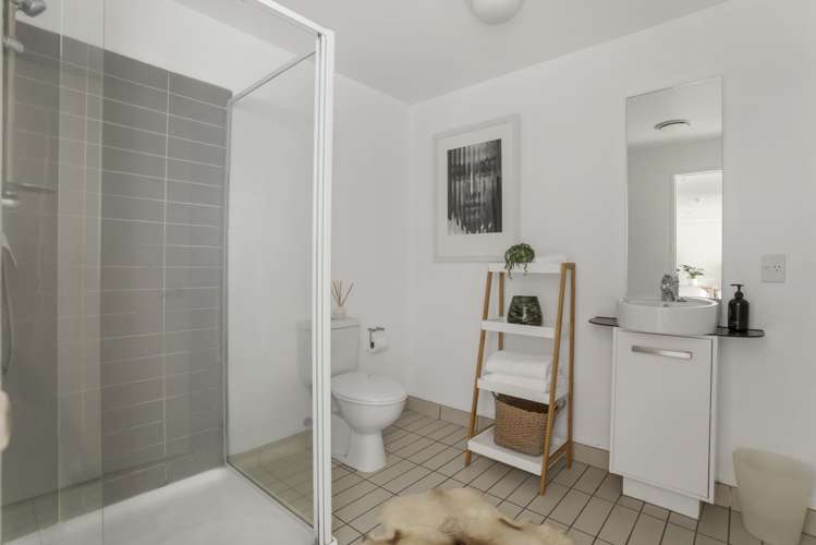 2202/10 Waterloo Quadrant Auckland Central_9