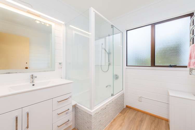 1253 Whangaparaoa Road Gulf Harbour_17