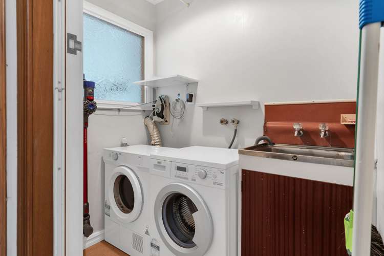 1/12 Byron Place Stoke_18