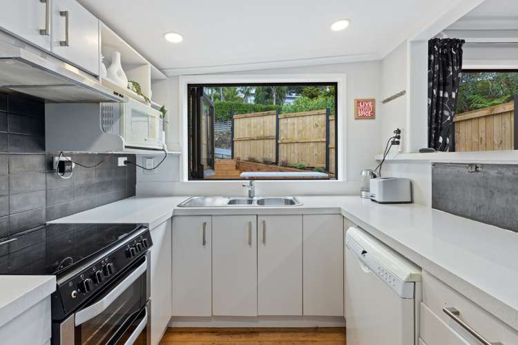 504 Beach Road Murrays Bay_6