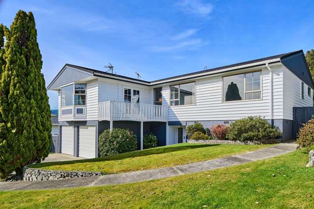 PRISTINE FAMILY LIVING IN REDWOOD