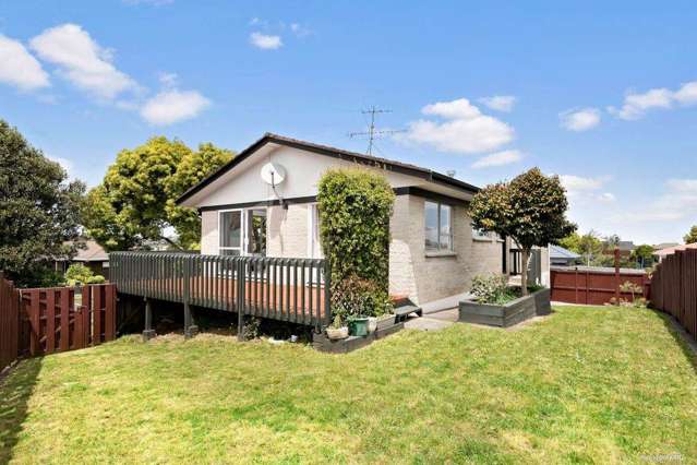 Spacious Family Home with Flexible Living Options
