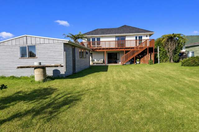 Spacious Family Home with Versatile Living Options!