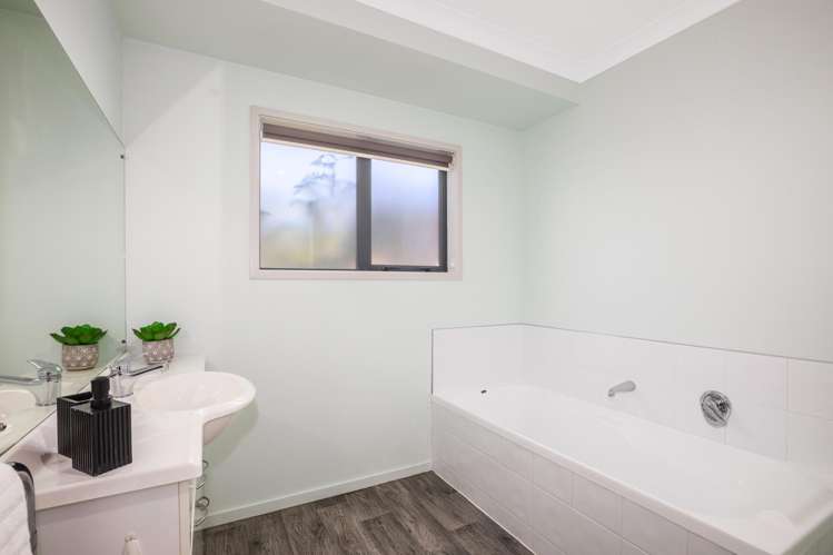 5 Colin Guppy Crescent Riverstone Terraces_16