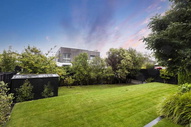 111 St Andrews Square Strowan_25