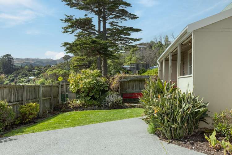 257 Beach Road Akaroa_23