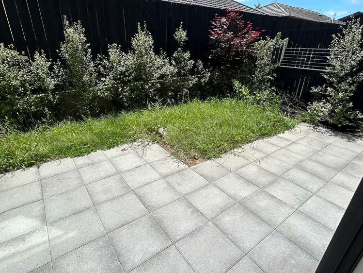 1/12 Treasure Lane Te Atatu South_11