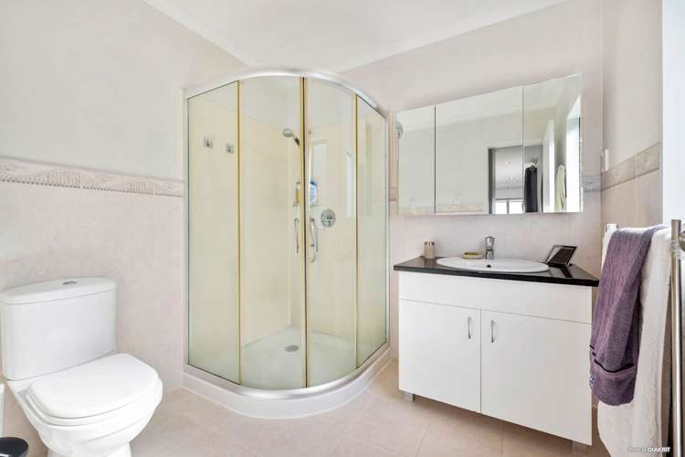 2/18 Limmer Place Browns Bay_9