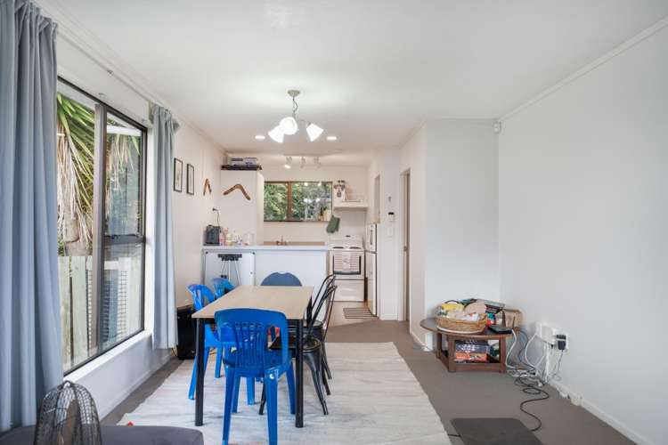 14 Penguin Grove Waitangirua_5