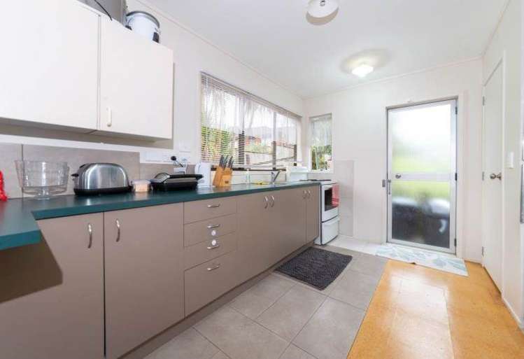 39 Helleur Road Massey_8