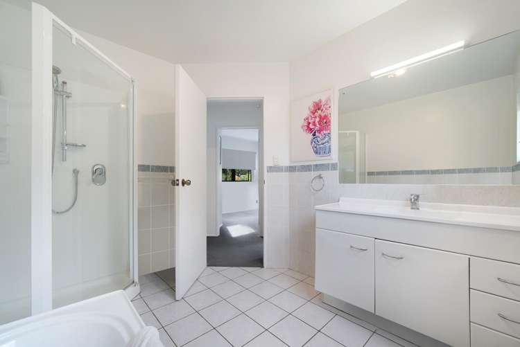 12 Ginders Drive 11410_12