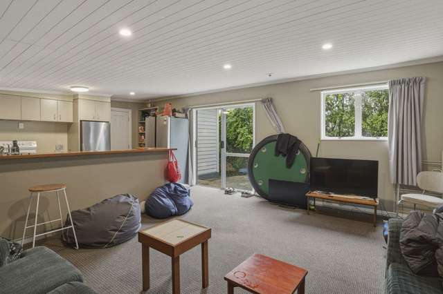 Spacious 5 Bedroom Flat for next year