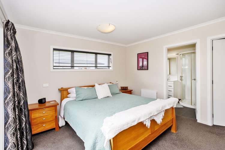 21 Sunrise Drive Seaward Bush_10