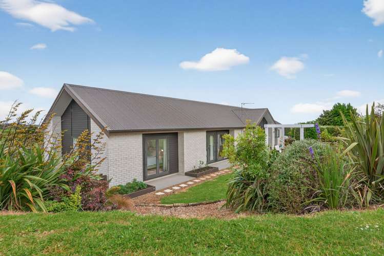 2 Lawrence Carter Drive Bombay_31