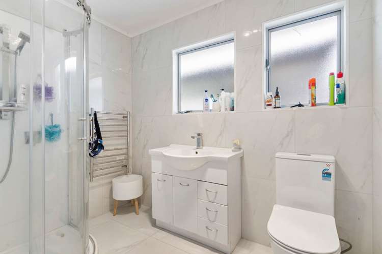 21 Oreti Place Clover Park_16