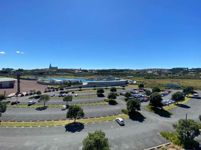 Studio apartment with carpark - and water views