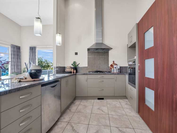 2 Honeysuckle Lane Ohauiti_11