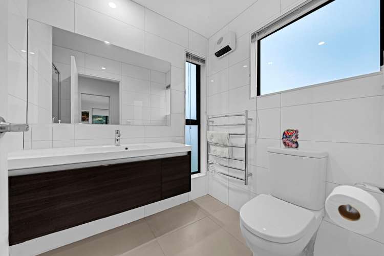 4 Matairangi Avenue Totara Heights_11