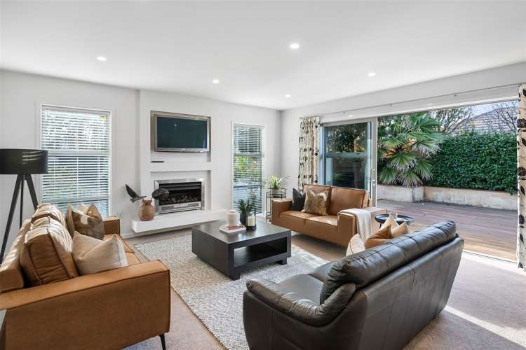 140 Hussey Road Northwood_15